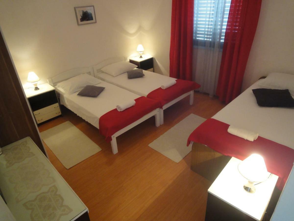 Apartments Villa Ana ドゥルヴェニック・マリ エクステリア 写真