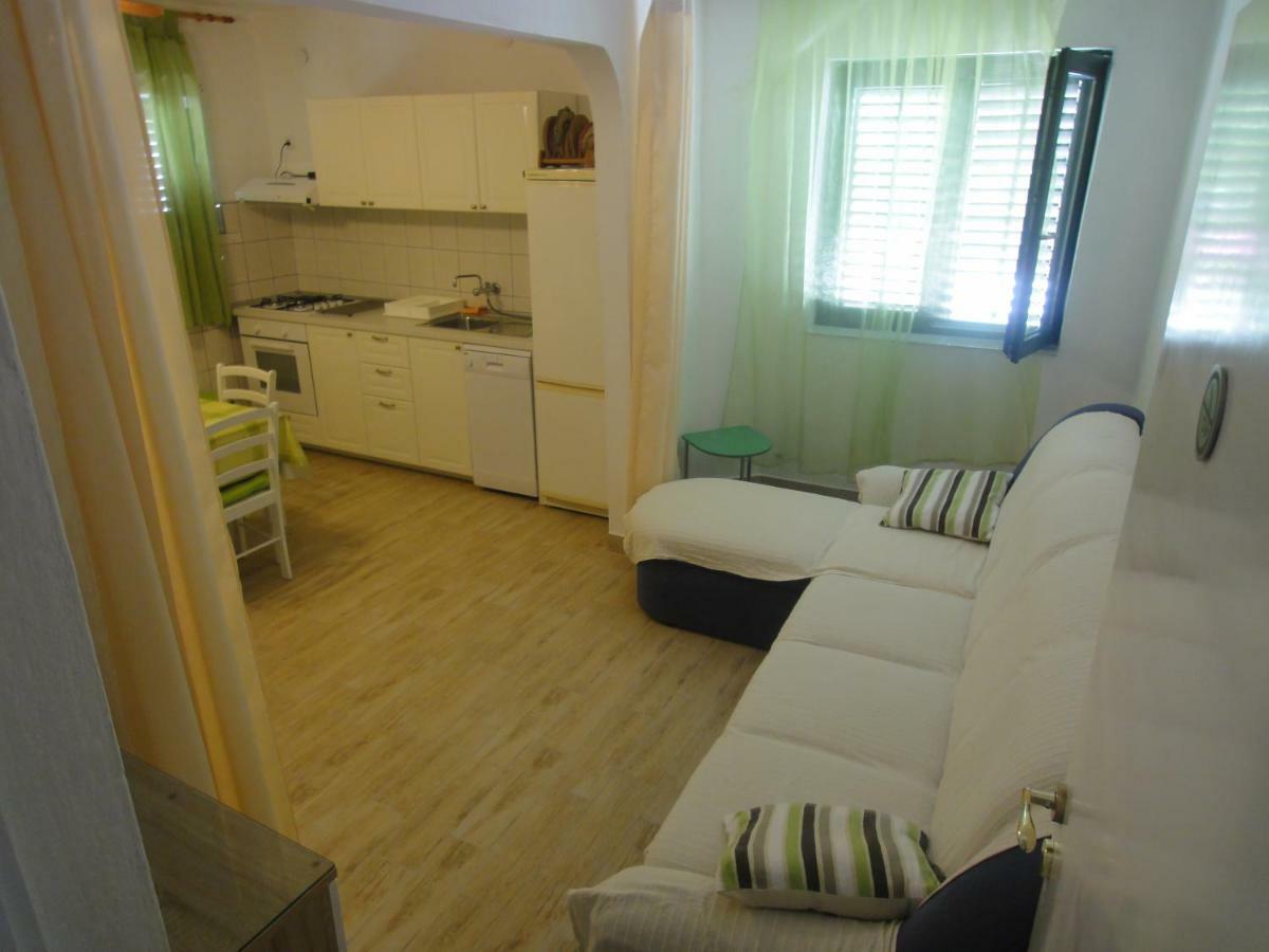 Apartments Villa Ana ドゥルヴェニック・マリ エクステリア 写真