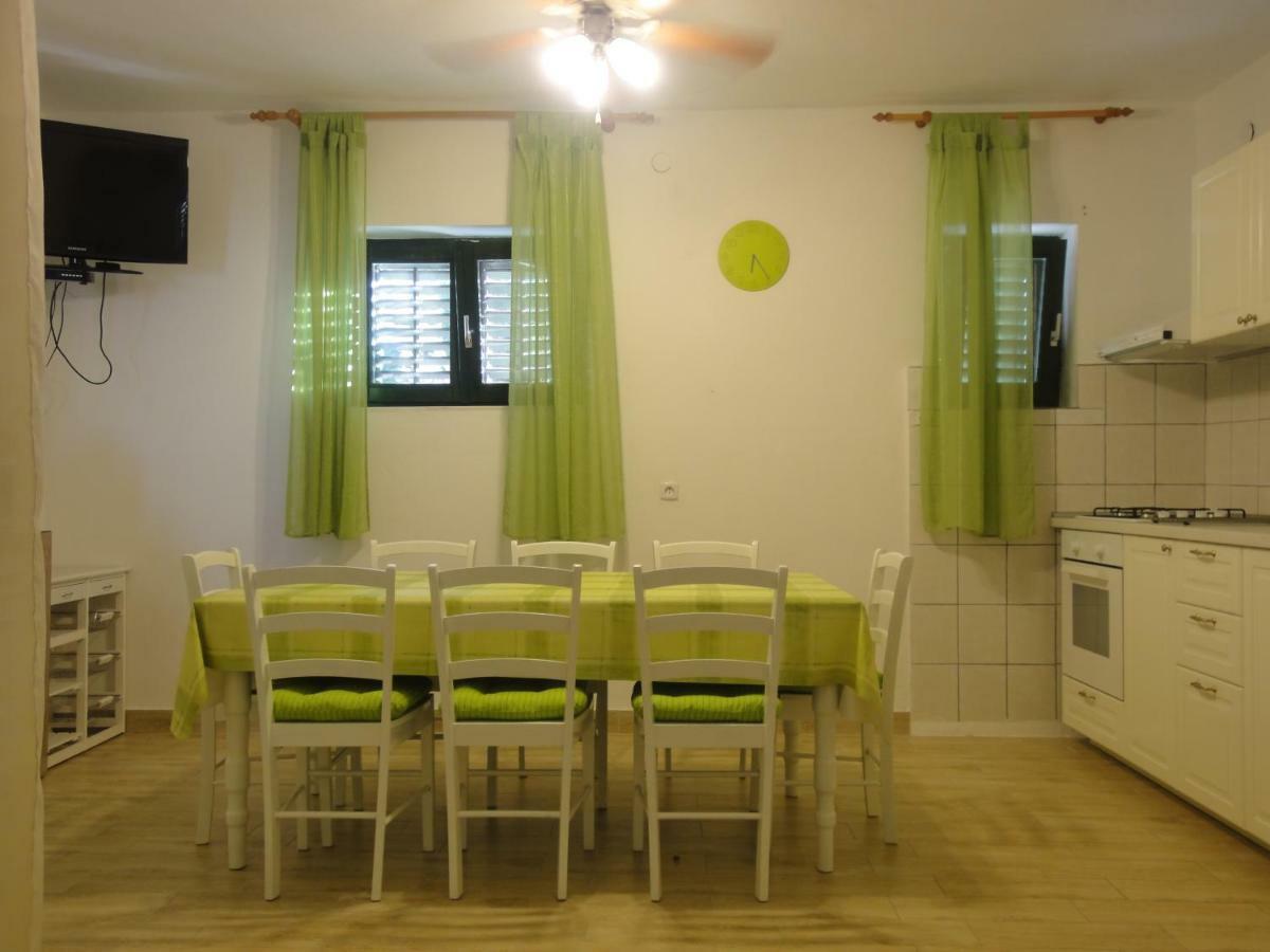 Apartments Villa Ana ドゥルヴェニック・マリ エクステリア 写真